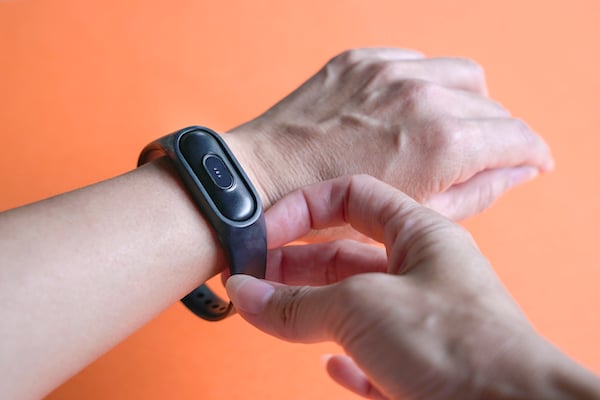 woman-wearing-intelligent-health-watch-her-wrist